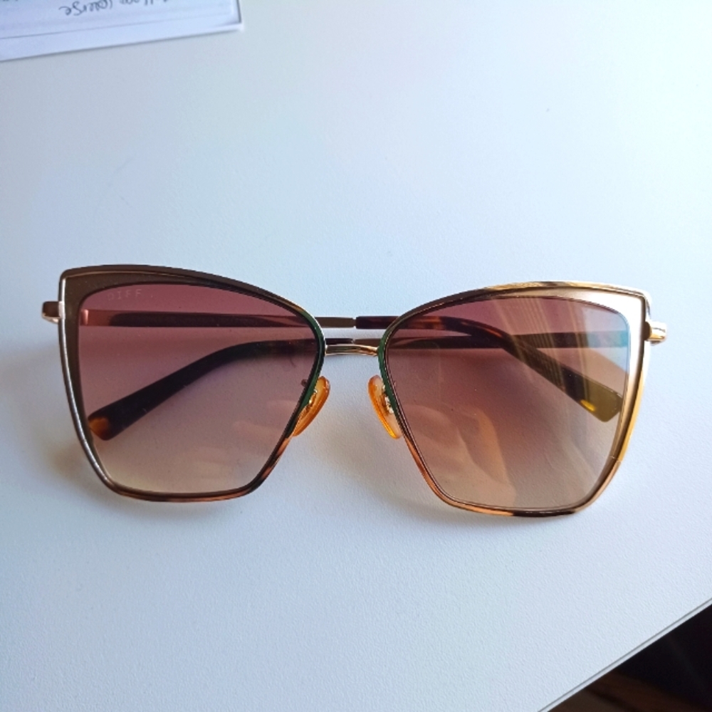 DIFF Eyewear Gold Framed Sunglasses